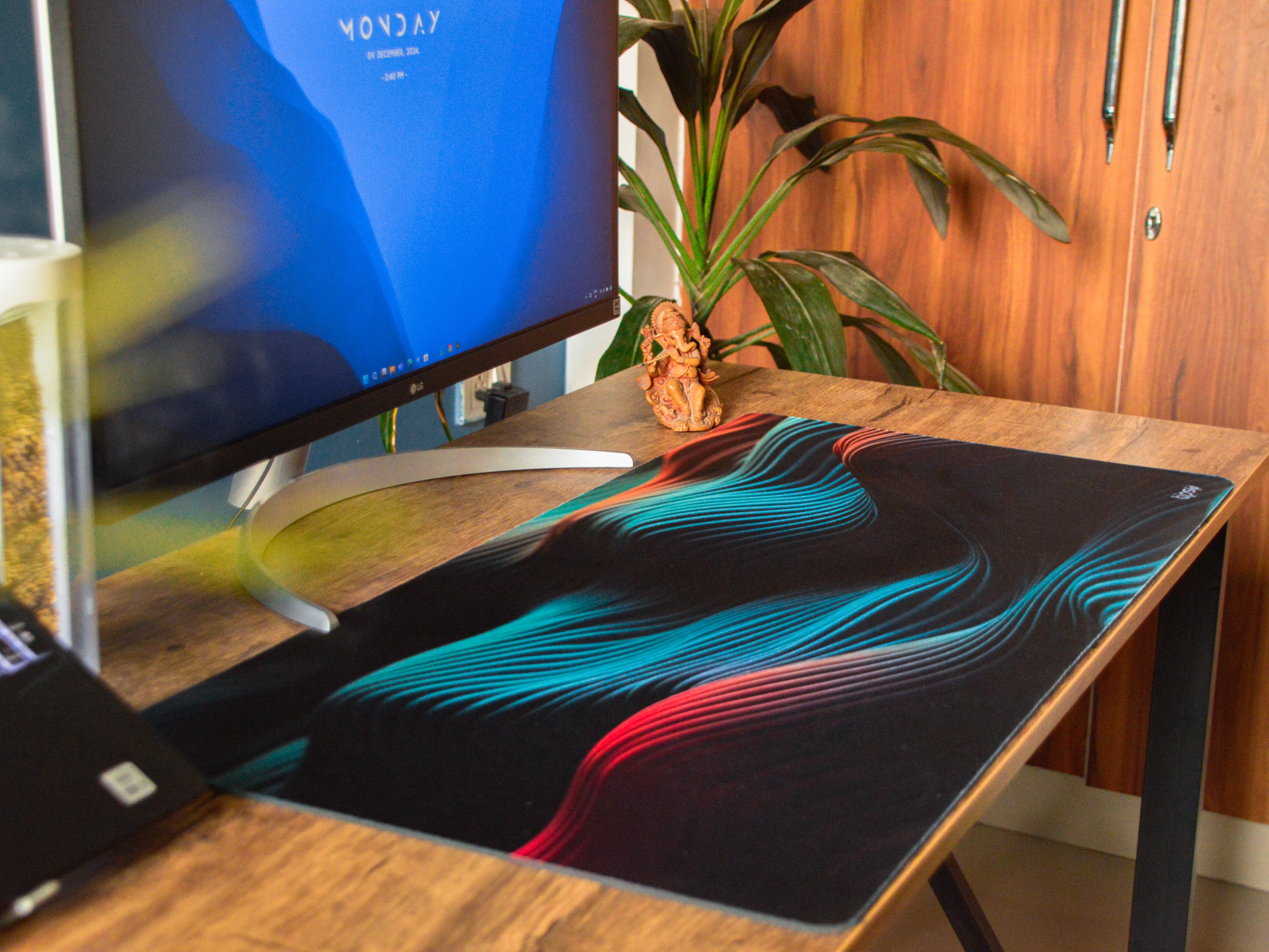 "Waves of Color" Gaming Mousepad – Elevate Your Gaming Experience